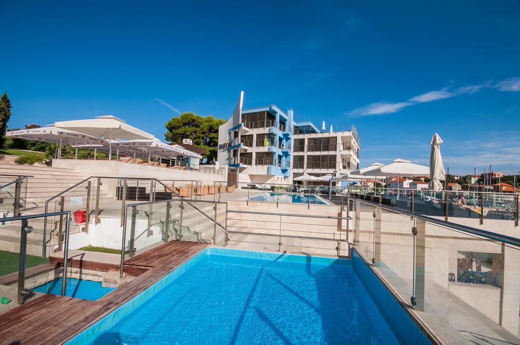Hotel Maxim Božava Exteriör bild